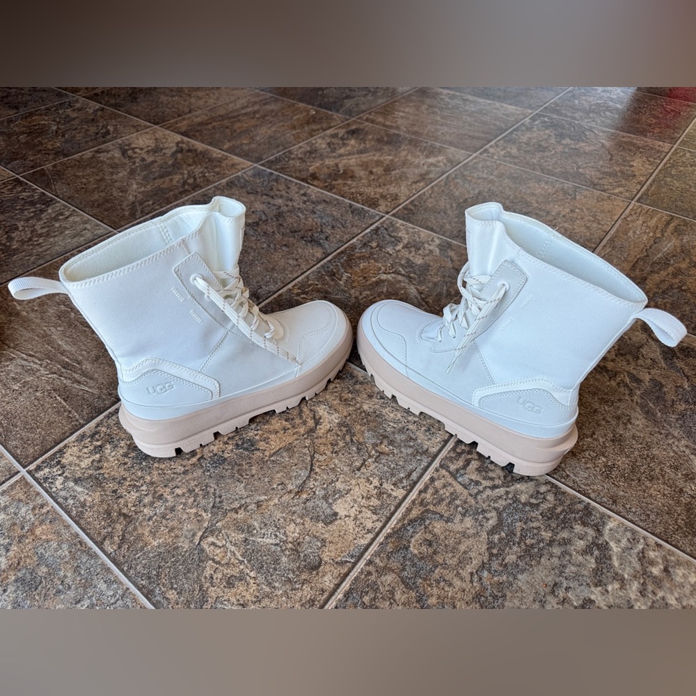 UGG The UGG Lug Platform Lace-Up Cold Weather Sneaker Boot- White/Gray Women’s 6
